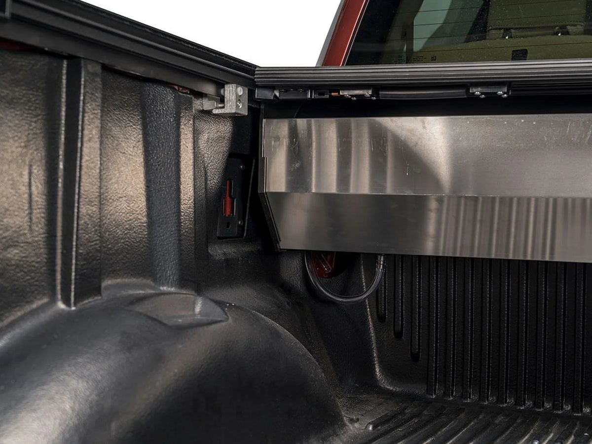 Gator by RealTruck Recoil Retractable Truck Bed Tonneau protector | G30373 | suitable with 2015 - 2020  F-150 5' 7" Bed (67.1")